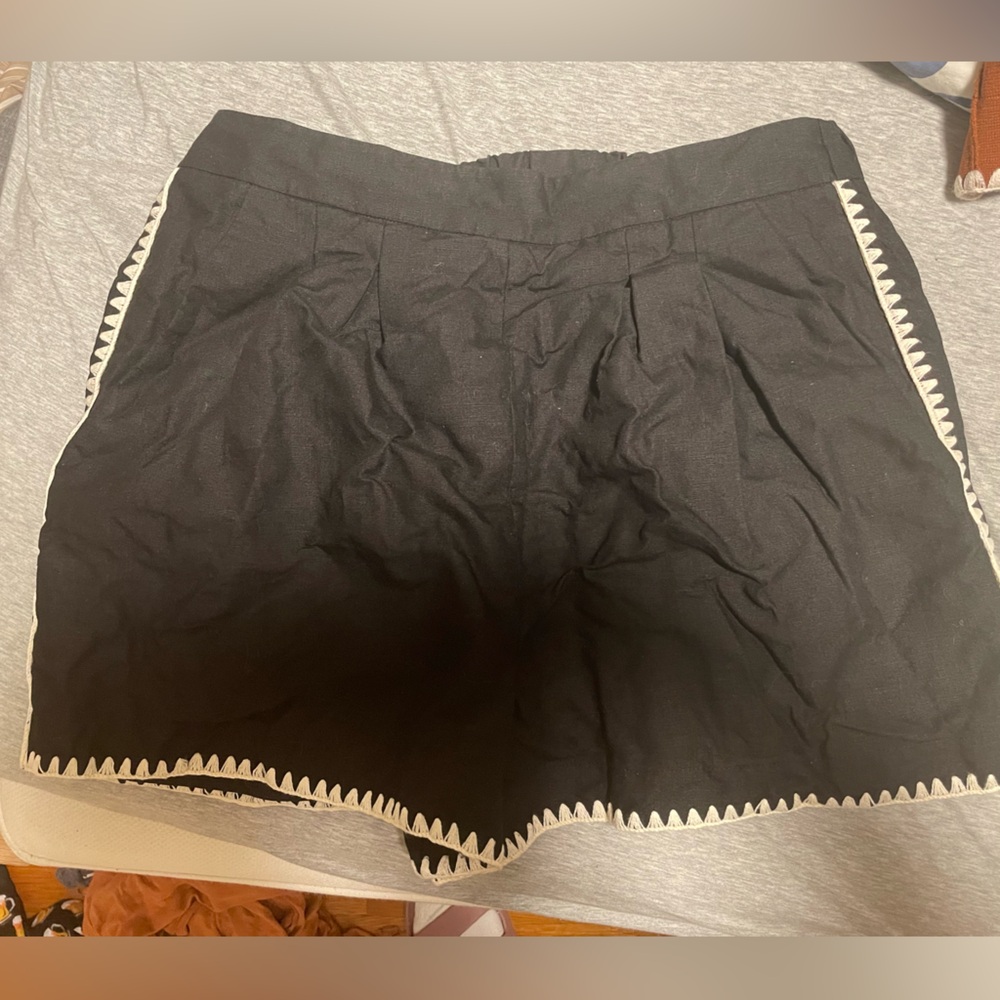EUC Sezane Nicolo Shorts Black With Ecru Trimming - Size 8 - Picture 2 of 5